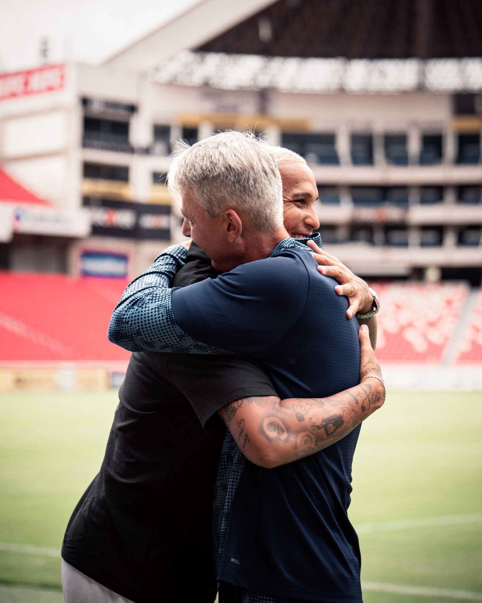 Deyverson ya se reunió con Tiago Nunes, entrenador de Liga de Quito. Foto: LDU