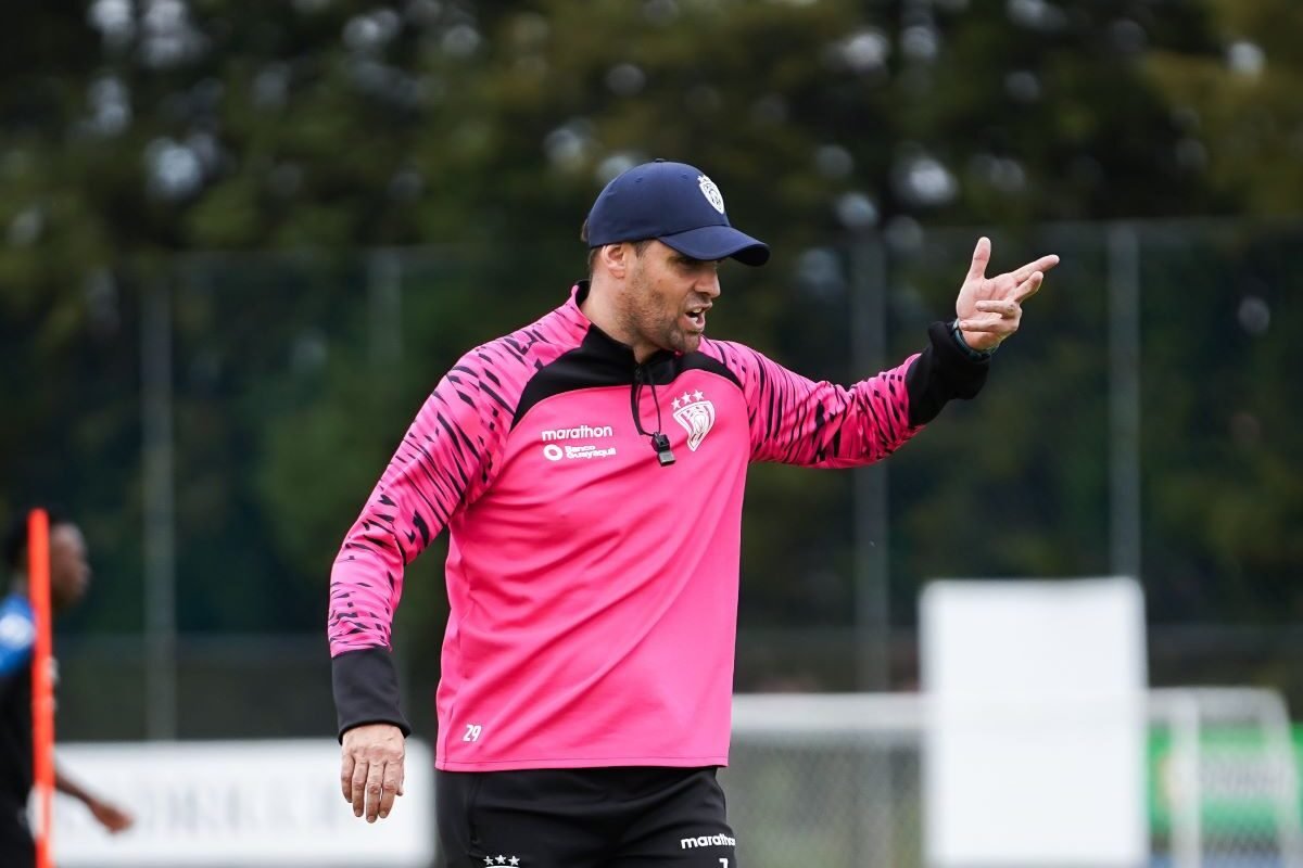 Joaquín Papa es el entrenador de Independiente del Vallle.