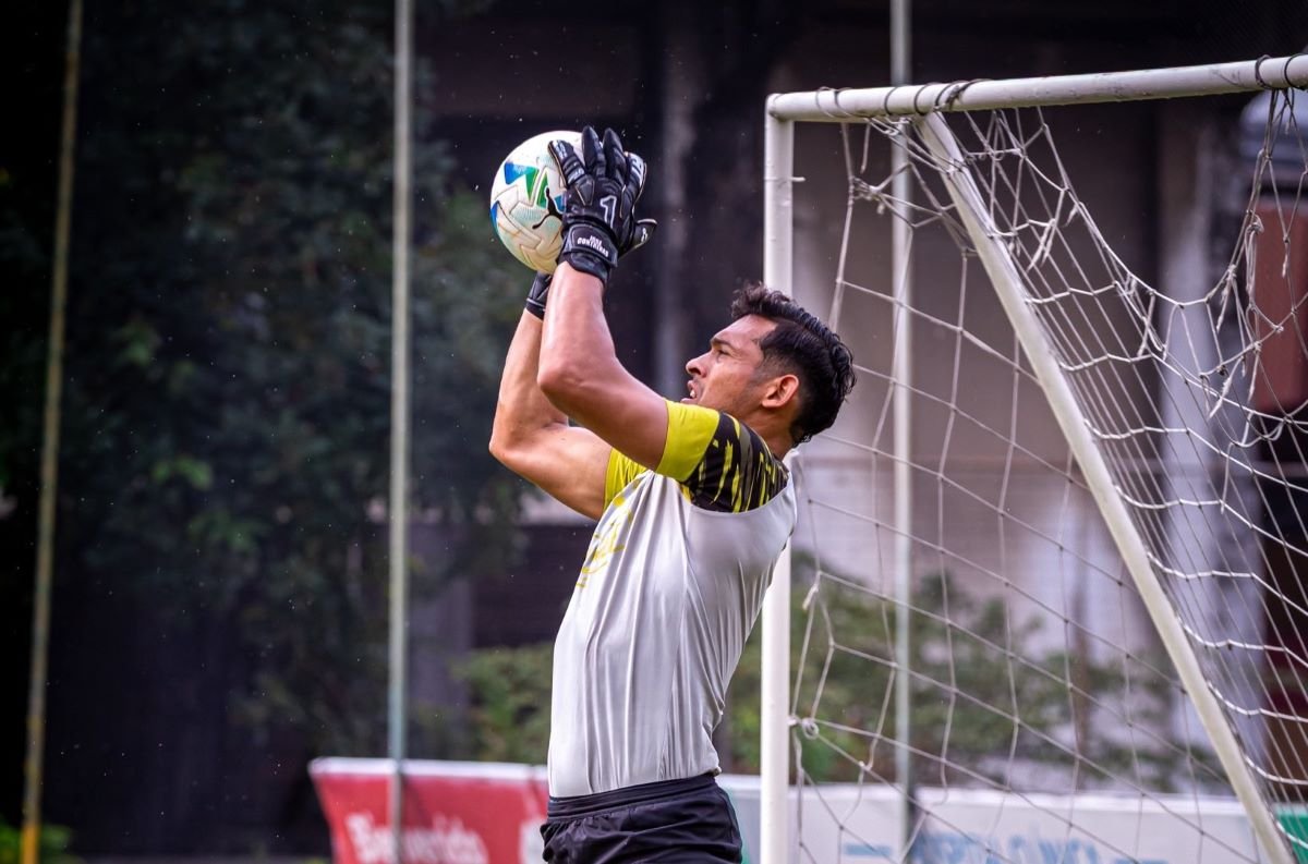 El golero José Contreras participa en un entrenamiento en Guayaquil. Foto: Barcelona SC