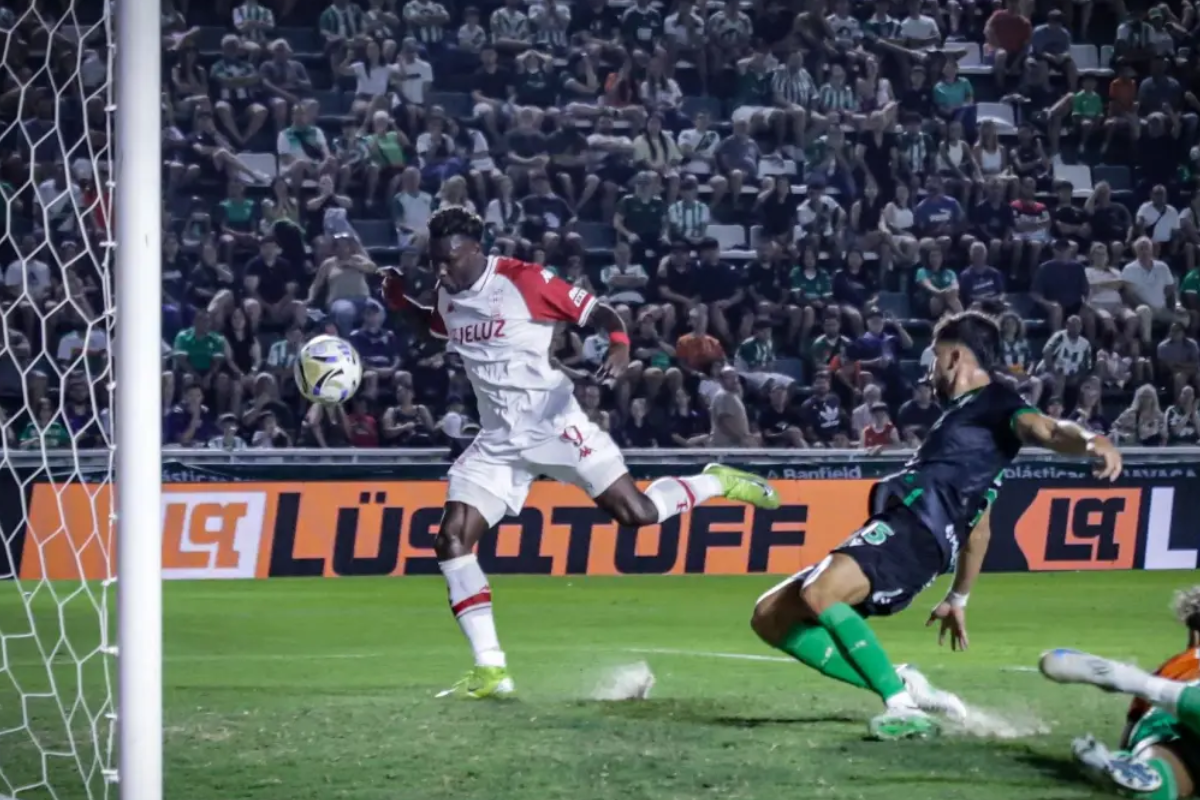 Jordy Caicedo se aferró al fútbol para ayudar a su familia