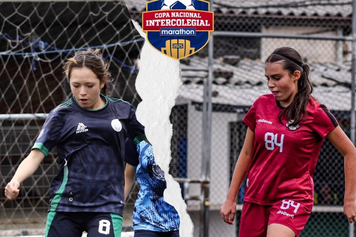 Los colegios Octavio Cordero, de Cuenca, y Americano, de Quito, se enfrentan en la Sub-15 femenino de la Copa Marathon. Foto: Marathon