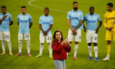 Universidad Católica estuvo en el estadio Rodrigo Paz para jugar con Emelec