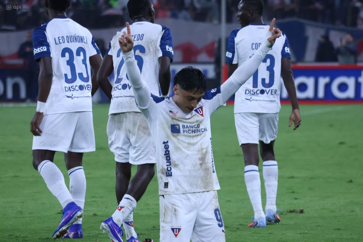 Alejandro Tobar festeja el gol que anotó en la Noche Blanca, el 7 de febrero del 2026. Foto: API