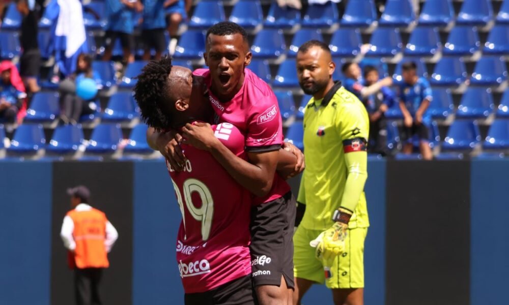 Djorkaeff Reasco y Justin Lerma celebran el gol de Reasco en el triunfo de Independiente del Valle ante Deportivo Quito, el 8 de febrero del 2026.