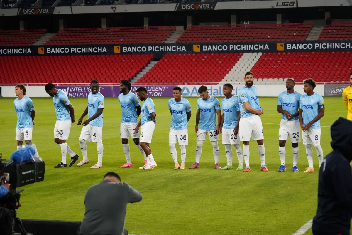 El plantel de Universidad Católica asistió al estadio Rodrigo Paz, el 21 de febrero, en desacuerdo con la LigaPro. Foto: API