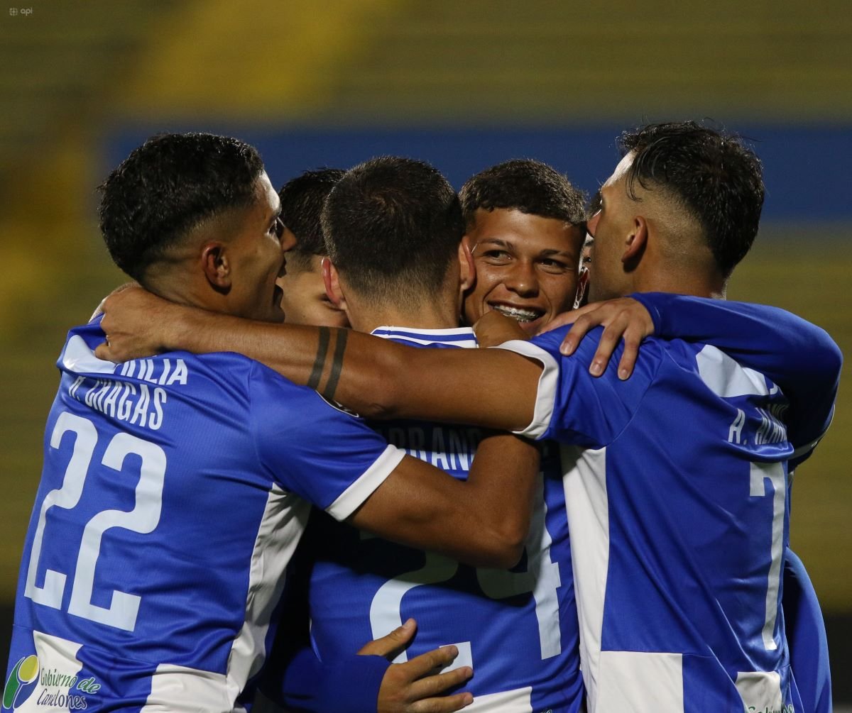 Juventud de Las Piedras celebra la clasificación a la Fase 2 de la Conmebol Libertadores. Foto: API