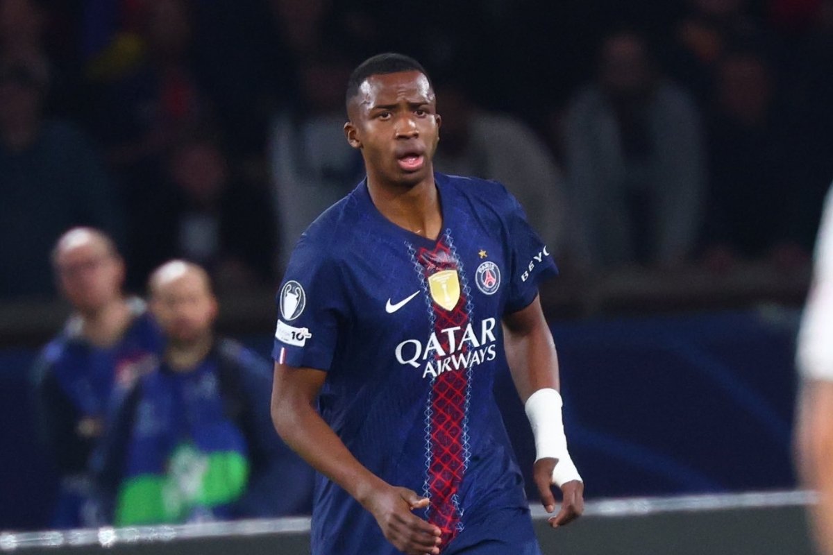 PSG, con Willian Pacho, clasificó a los octavos de la Champions League