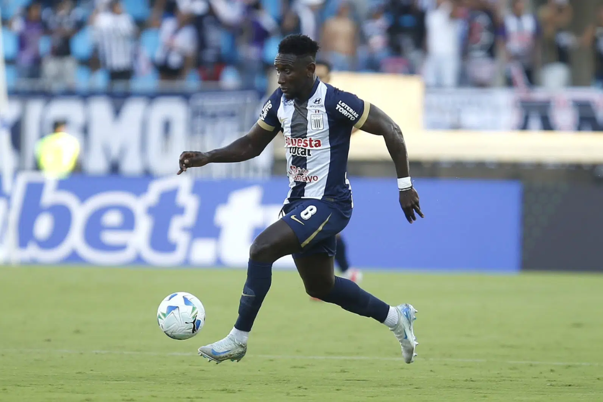 Eryc Castillo recibe calificativos racistas en Perú