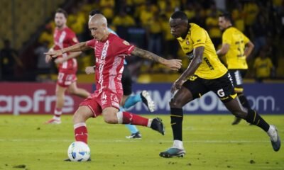 Johnny Quiñónez, de Barcelona SC, en el partido ante Argentinos Juniors, en Guayaquil. Foto: API
