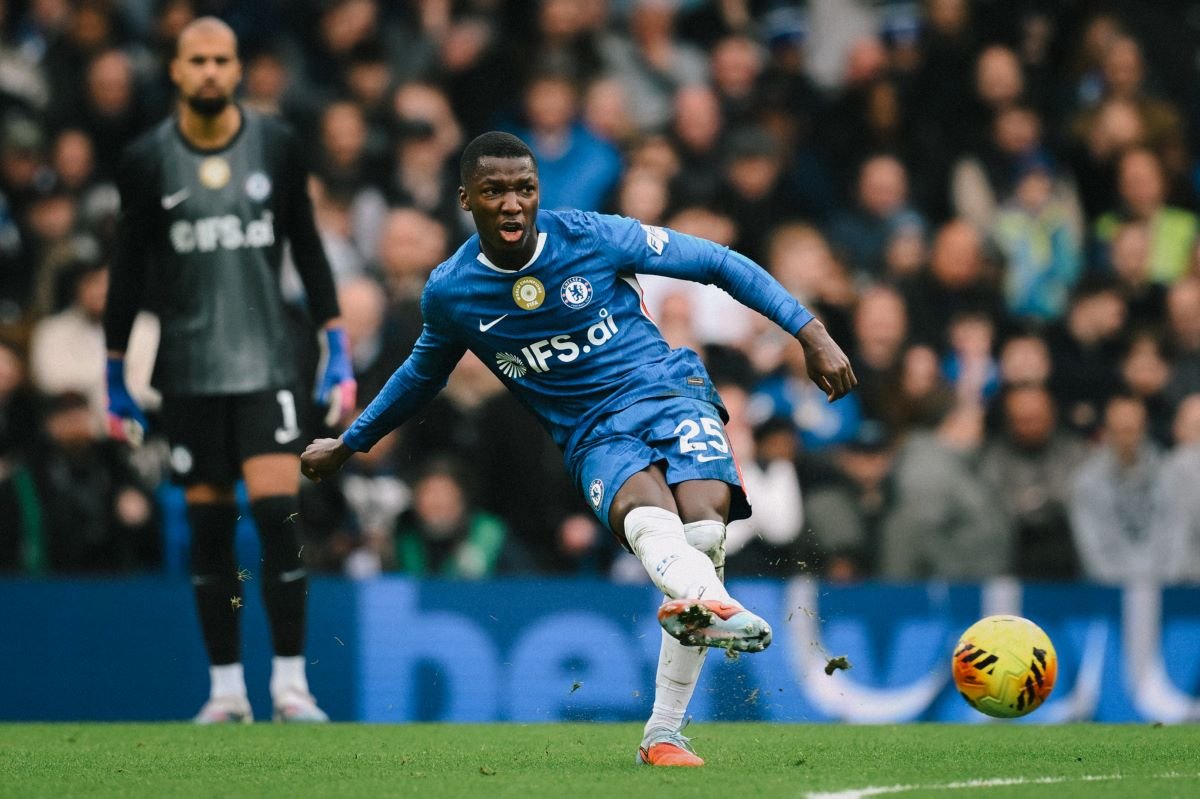 Moisés Caicedo, en el partido ante el Burnley, este 21 de febrero del 2026