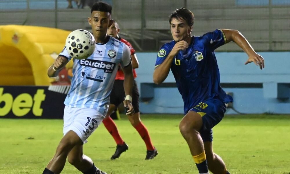 Delfín y Guayaquil City se enfrentaron en el estadio Jocay de Manta. Foto: API