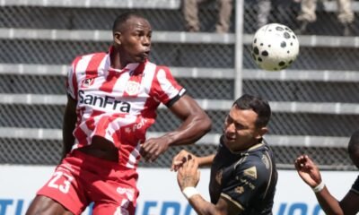Bruno Miranda, de Aucas, no tu,vo un buen día ante Técnico Universitario. Foto: API