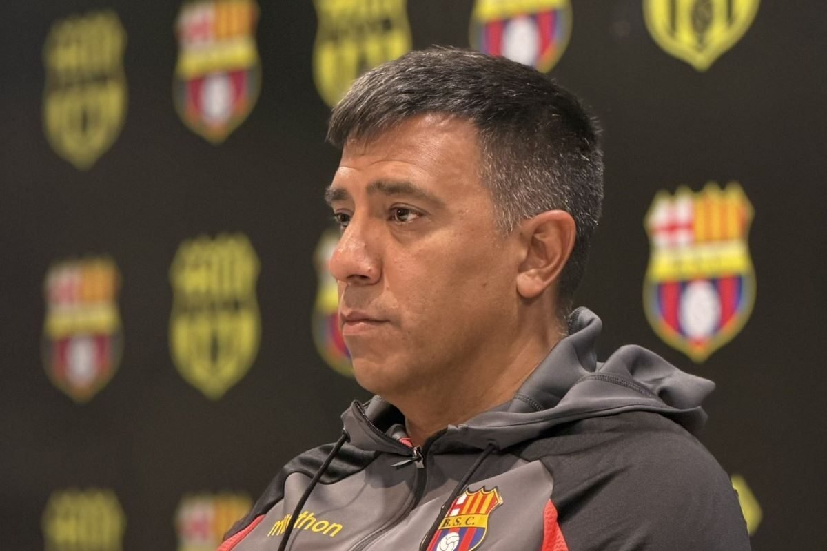 César Farías en la conferencia de prensa del 6 de marzo del 2026. Foto: Barcelona SC