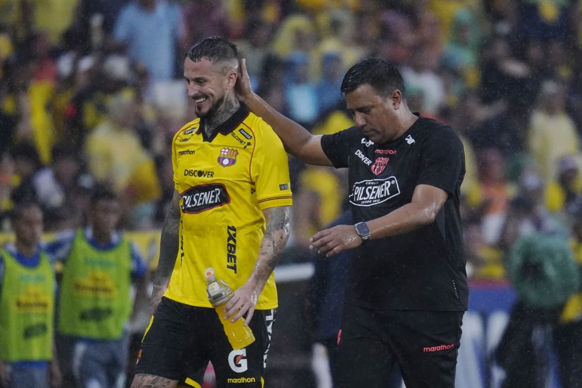 César Farías comanda la reconstrucción del Barcelona SC 