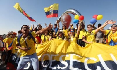Los hinchas de Ecuador en el Mundial de Qatar 2022, en el famosos 'banderazo'.
