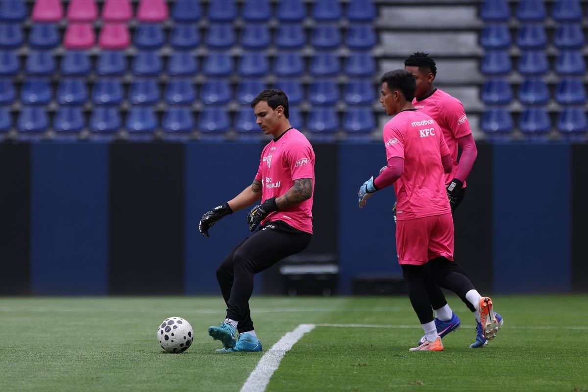 Los arqueros de Independiente del Valle antes del partido contra Católica, el 14 de marzo de 2026. Foto: IDV