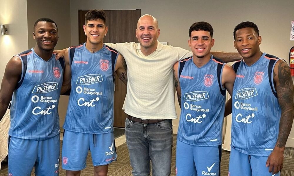 Manuel Sierra aparece con Moisés Caicedo, Piero Hincapié, Kendry Páez y Gonzalo Plata. Foto: Manuel Sierra