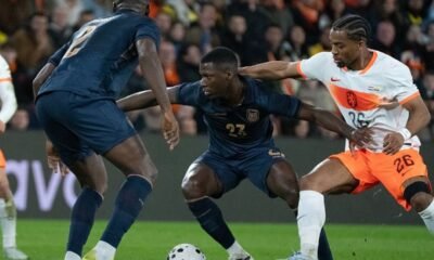 Moisés Caicedo y Félix Torres en el partido de Ecuador ante Países Bajos, el 31 de marzo de 2026. Foto: La Tri