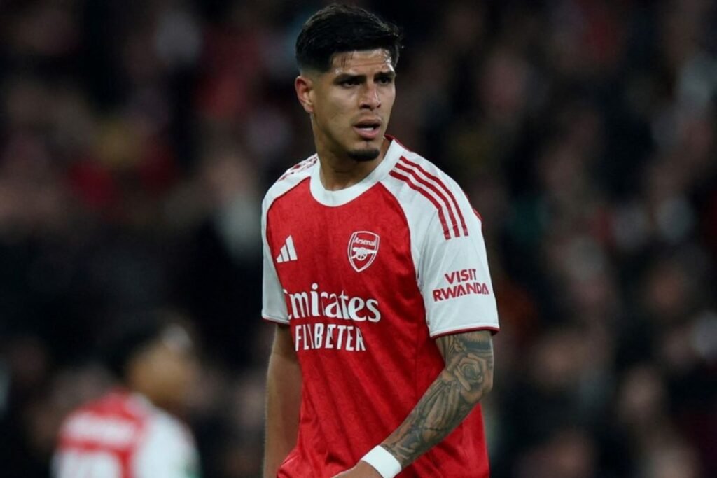 Piero Hincapié juega un partido con el Arsenal. Foto: Arsenal
