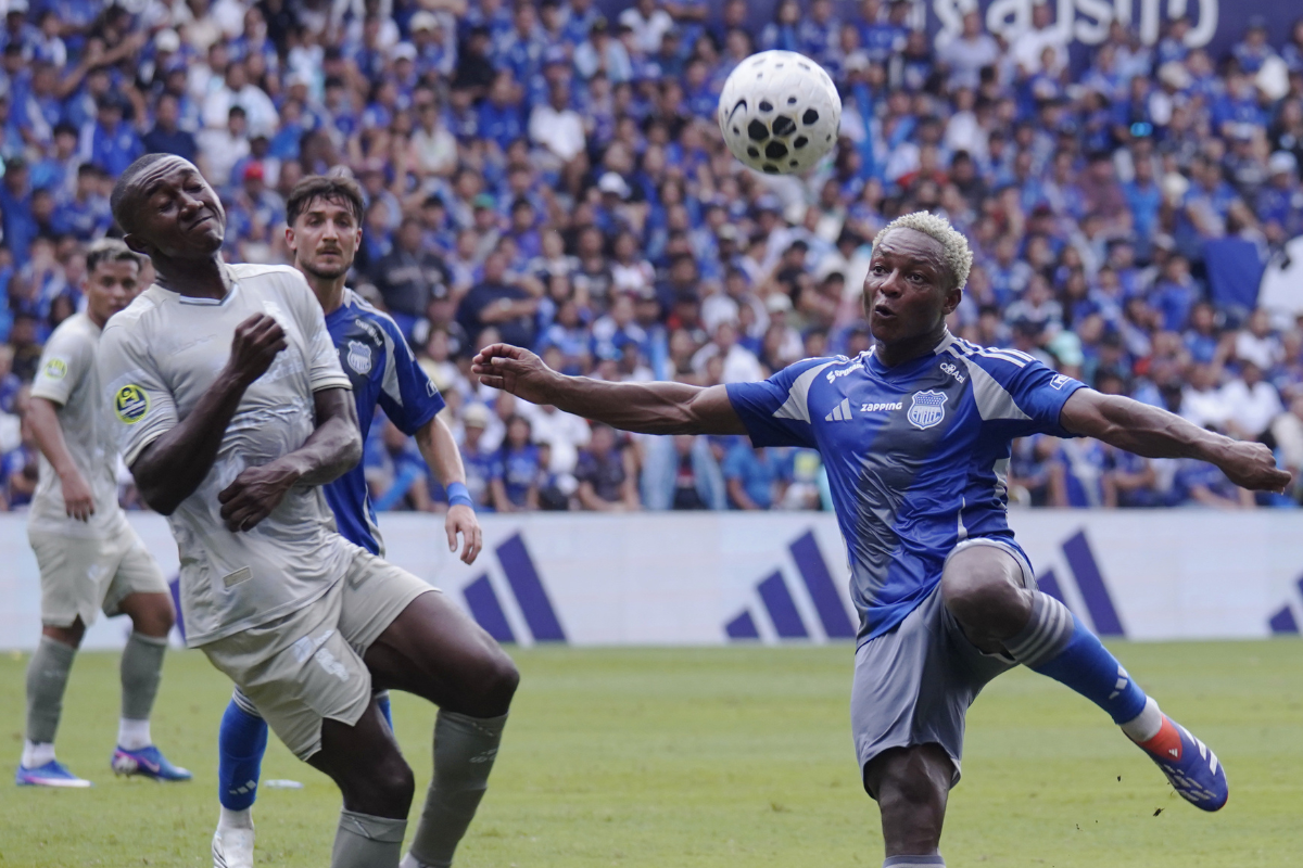 Emelec y Católica jugarán el miércoles 8 de abril