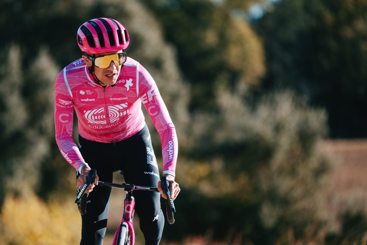 Richard Carapaz cierra en el top 10 la Vuelta a Cataluña 2026