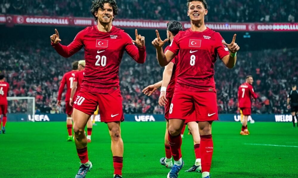 Turquía ganó 1-0 a Rumania y se acerca al Mundial. Foto: FIFA