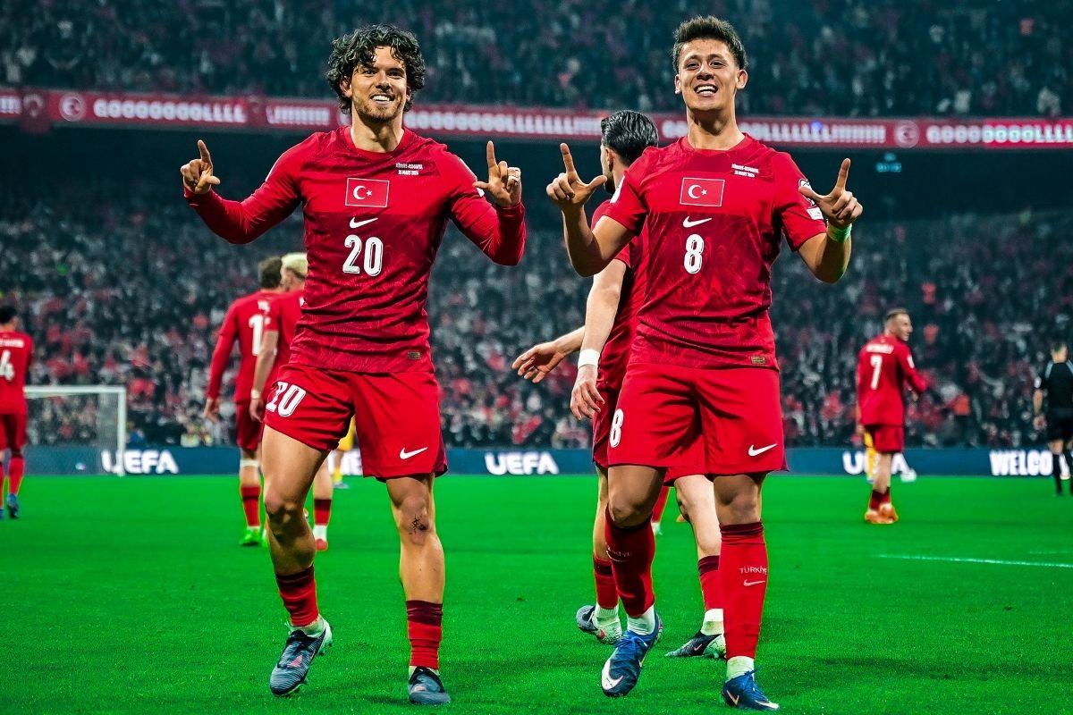 Turquía ganó 1-0 a Rumania y se acerca al Mundial. Foto: FIFA