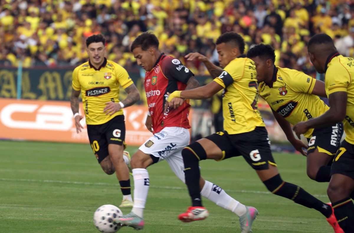 Barcelona SC y Deportivo Cuenca jugaron en el estadio Alejandro Serrano Aguilar. Foto: API
