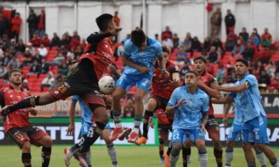 Los jugadores de Macará y Deportivo Cuenca, en la fecha sexta de la LigaPro. Foto: API