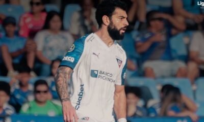 Gian Allala disputa la LigaPro ante Emelec en el Capwell. Foto: LDU