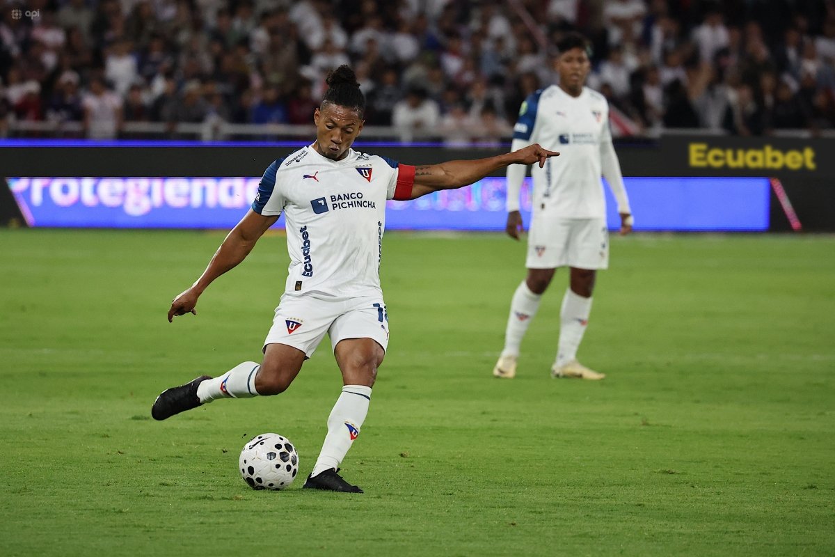 José Quintero juega con Liga de Quito el partido ante Barcelona SC. Foto: API