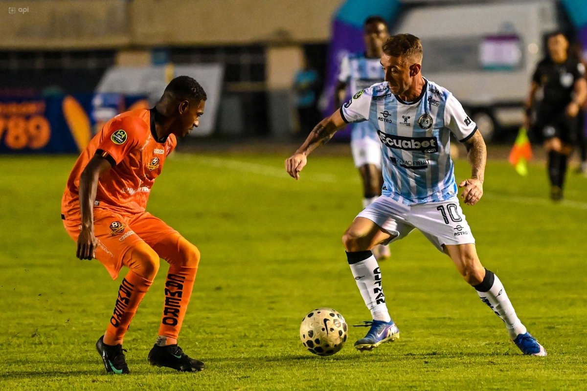 Damían Díaz se enfrenta a Elvis Patta en el duelo de la fecha 10 de la LigaPro. Foto: API