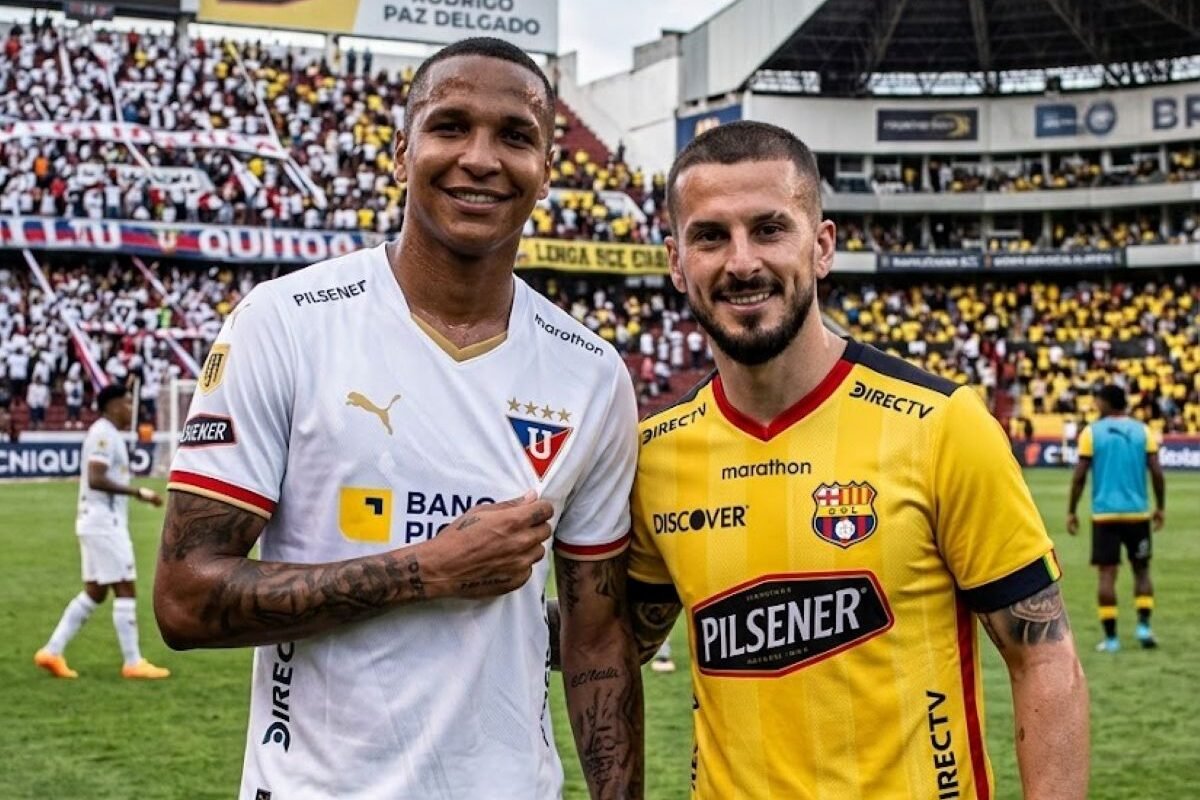 Deyverson y Benedetto se enfrentarán el 3 de abril en el estadio Rodrigo Paz. Foto: creada con IA