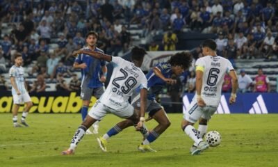 Guayaquil City vence a Emelec, con doblete de Damian Díaz