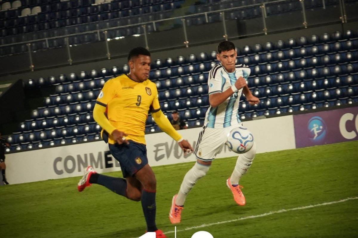 Steven Guerrero disputa el Sudamericano Sub-17 con Ecuador. Foto: La Tri
