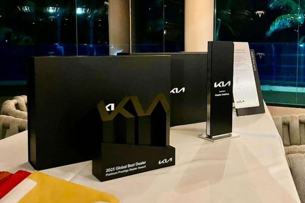Kia Corporation premió a Asiauto Cumbayá y Kmotor Américas con EL Global Best Dealer 2025. Foto: KIA