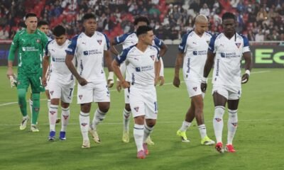 La plantila de Liga de Quito se retira de la cancha frente a Manta FC. Foto: API