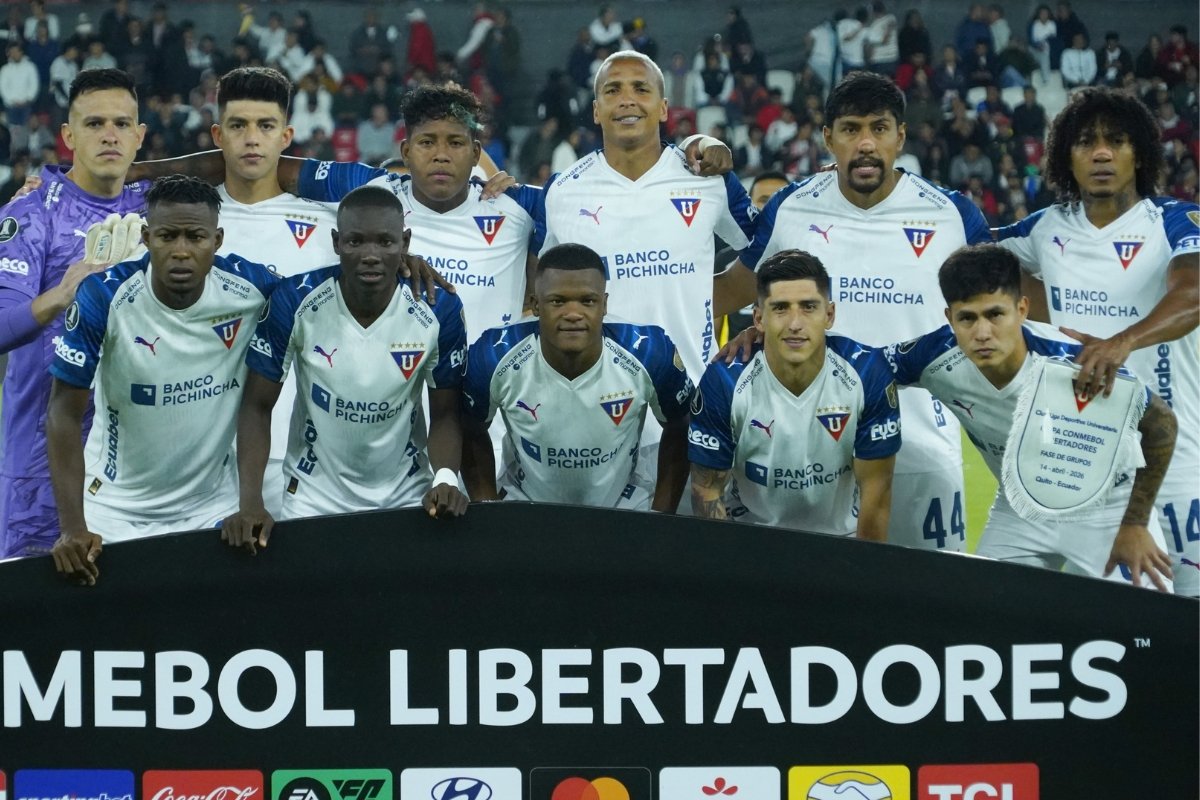 El plantel de Liga de Quito posa en la previa ante Mirassol por la Copa Libertadores. Foto: API