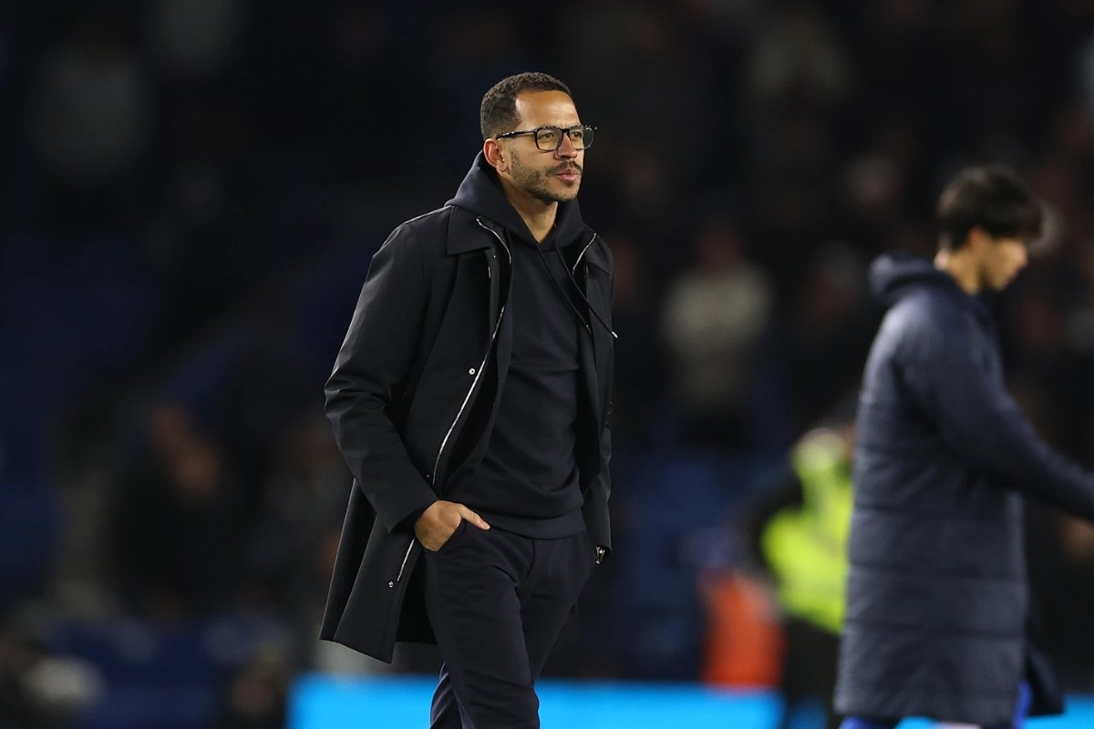 Liam Rosenior en cancha después de caer goleado 3-0 ante Brighton. Foto: Chelsea FC