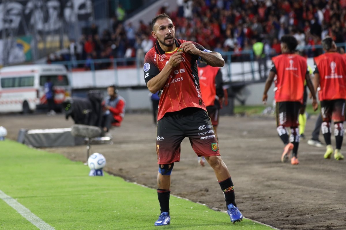 Deportivo Cuenca vence al Santos por una genialidad de Mancinelli