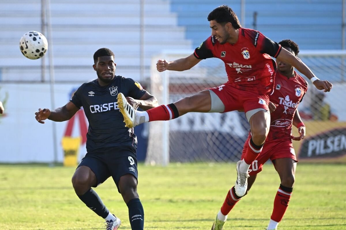 Octavio Moscarelli anotó el gol del Manta ante Universidad Católica. Foto: API