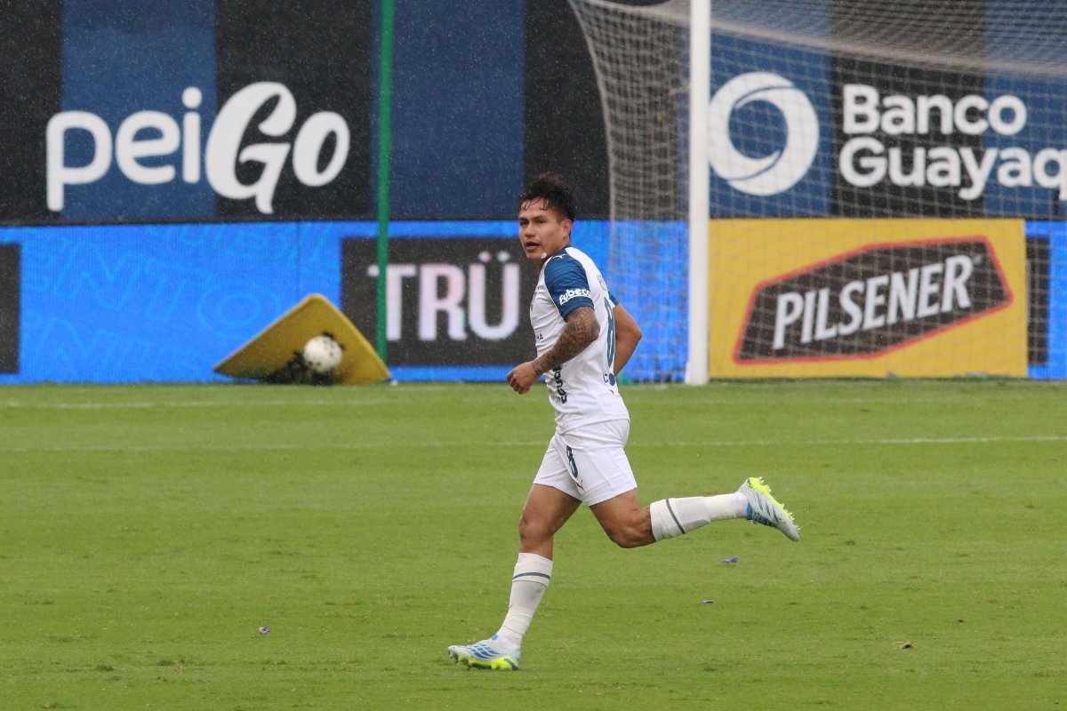 Jesús Pretell celebra su gol marcado ante Independiente del Valle. Foto: API