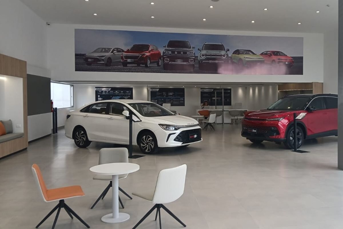 El nuevo representante de BAIC está estratégicamente ubicado en la intersección de la Av. 10 de Agosto y El Inca. Foto: BAIC