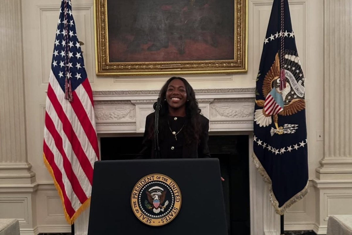 La ecuatoriana posa en la ceremonia celebrada en la Casa Blanca. Foto: Mell Reasco.