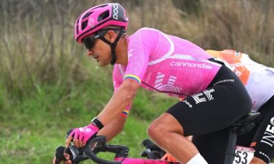 Richard Carapaz disputa la carrera de Tirreno-Adriático en Italia. Foto: Richard Carapaz.