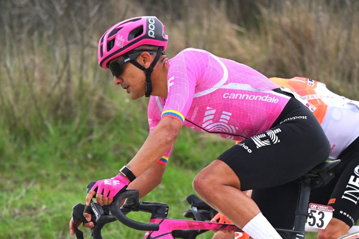 Richard Carapaz disputa la carrera de Tirreno-Adriático en Italia. Foto: Richard Carapaz.