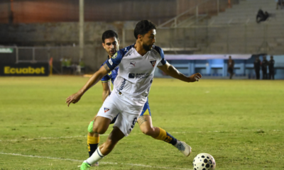 Jeison Medina juega con Liga de Quito ante Delfín en Manta. Foto: API