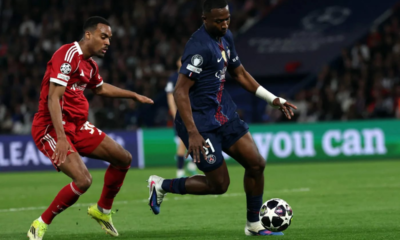 Willian Pacho juega con el PSG ante el Liverpool en la Champions League. Foto: PSG