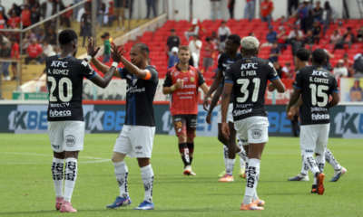 Jugadores de IDV celebran la victoria ante Deportivo Cuenca. Foto: API