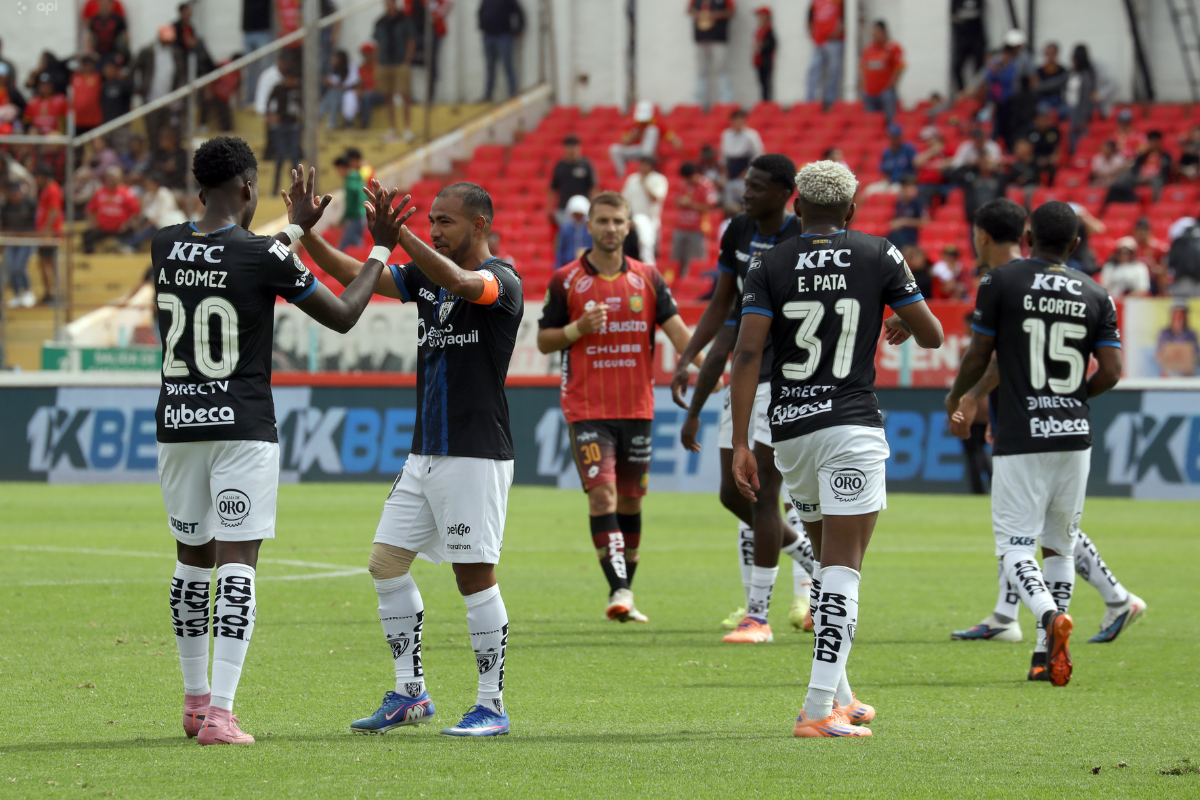 Jugadores de IDV celebran la victoria ante Deportivo Cuenca. Foto: API